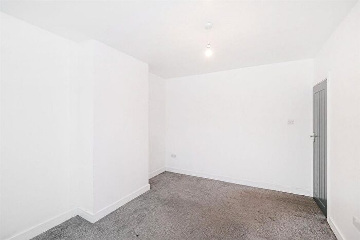 3 Bedroom Terraced House For Sale In Cavendish Drive, London, E11