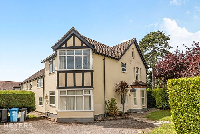 2 Bedroom Flat For Sale In Macauley Road, Broadstone, BH18