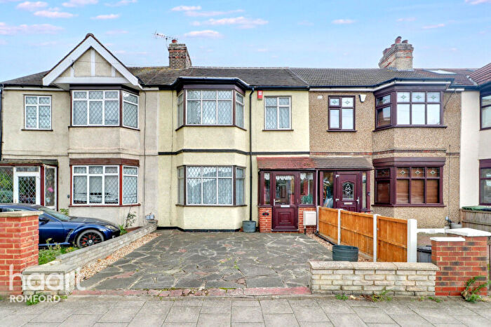 3 Bedroom Terraced House For Sale In Rush Green Road, Romford, RM7