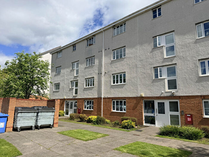 2 Bedroom Flat To Rent In Glenmore Place, Glasgow, G42