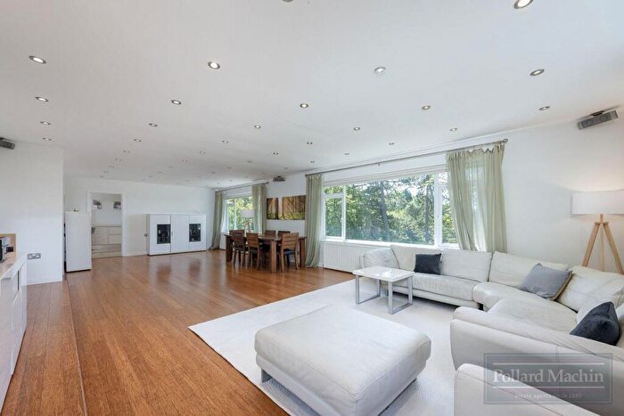 4 Bedroom Detached House For Sale In Kooringa, Warlingham, CR6