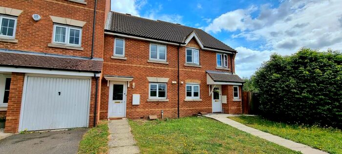 3 Bedroom Terraced House To Rent In Campion Road, Hatfield, AL10