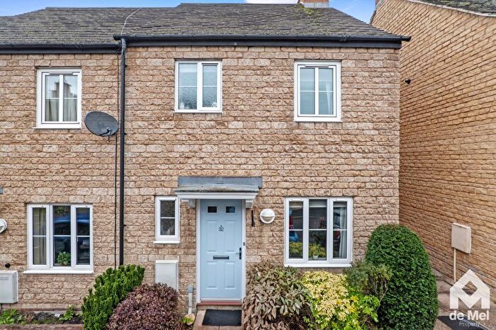 3 Bedroom End Terrace House For Sale In Knapps Crescent, Woodmancote, GL52