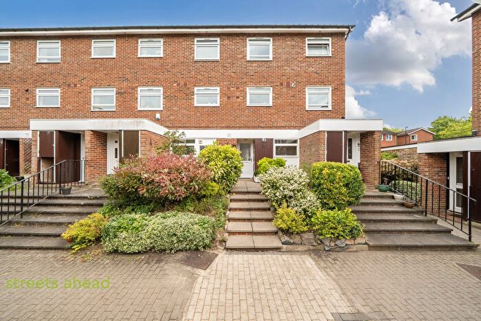 2 Bedroom Flat For Sale In Cotelands, Croydon, CR0