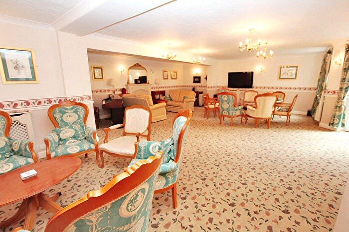 1 Bedroom Apartment For Sale In Aire Valley Court, Bingley, BD16