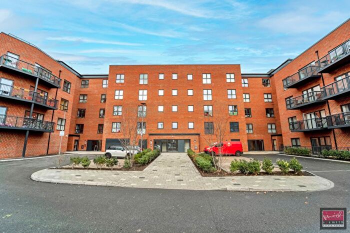 1 Bedroom Flat For Sale In Palmer Court, Pitcher Lane, TW15