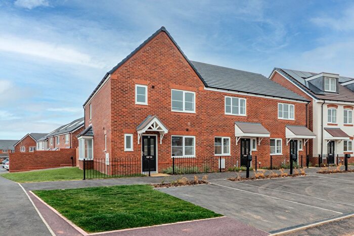 3 Bedroom End Terrace House For Sale In Redwood Drive, Kenilworth, CV8
