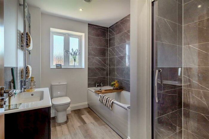 2 Bedroom Detached Bungalow For Sale In Bure Gardens, Coltishall, Norwich, NR12