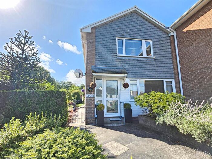 2 Bedroom End Of Terrace House For Sale In Walkhampton Road, Horrabridge, Yelverton, PL20