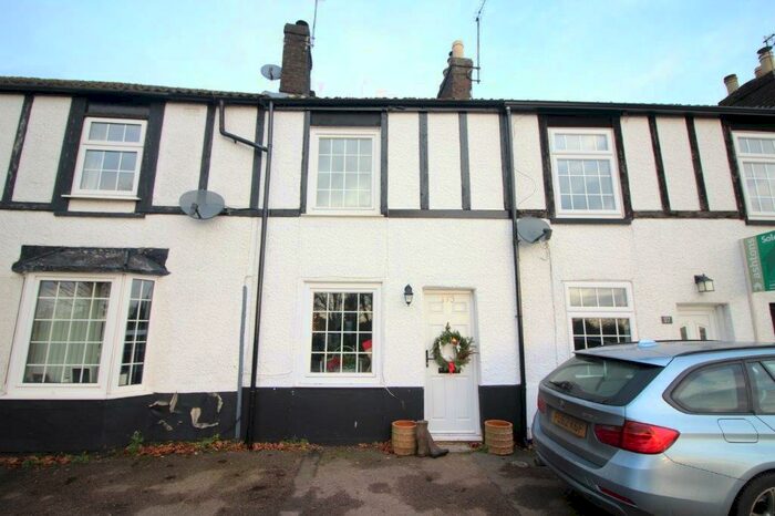 2 Bedroom Cottage To Rent In Woodside Road, LU1