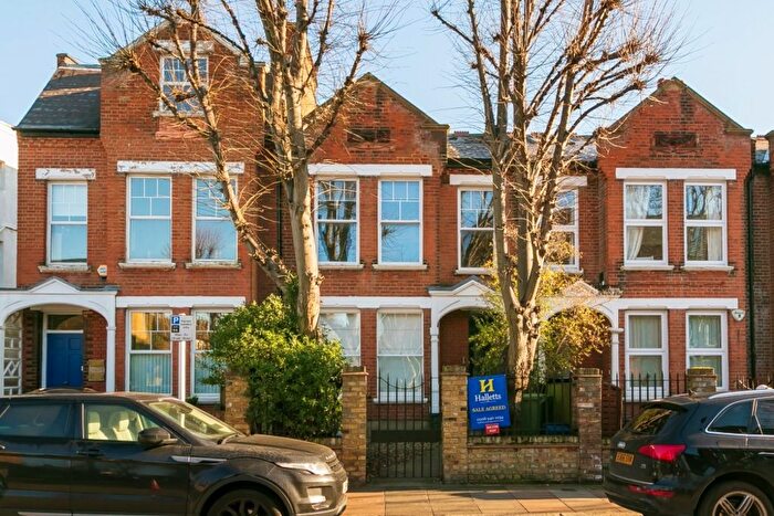 2 Bedroom Flat To Rent In Victoria Parade, Sandycombe Road, Kew, Richmond, Surrey, TW9