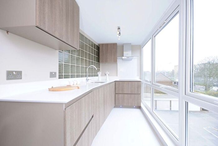 3 Bedroom Flat To Rent In St. Johns Wood Park, London, NW8