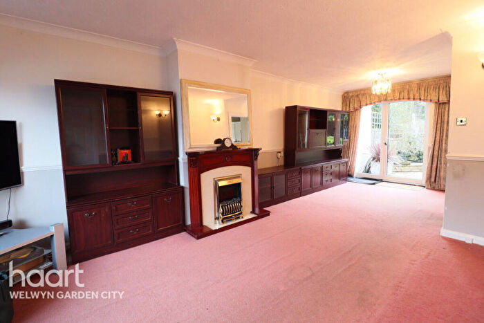 4 Bedroom Terraced House For Sale In Orchard Mead, Hatfield, AL10