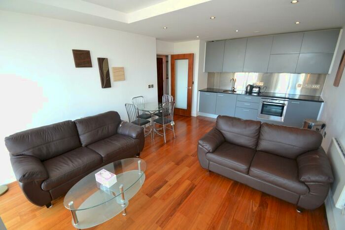 1 Bedroom Flat To Rent In Admiral House, - Newport Road, Cardiff, CF24