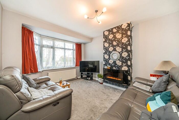 3 Bedroom Semi Detached House For Sale In Welbeck Road, Harrow, HA2
