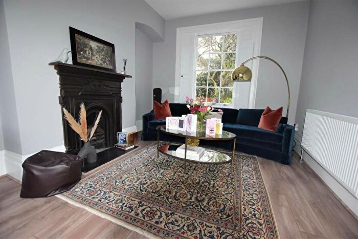 3 Bedroom Terraced House To Rent In Bingham Street, London, N1