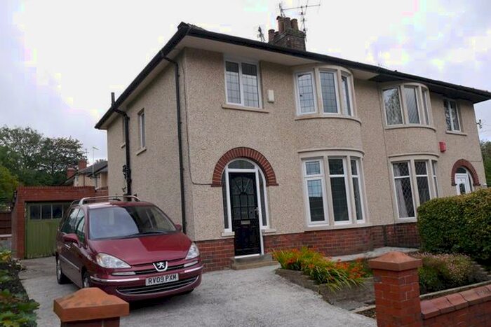 3 Bedroom Semi-Detached House To Rent In Mayfield Avenue, Oswaldtwistle, Lancashire, BB5