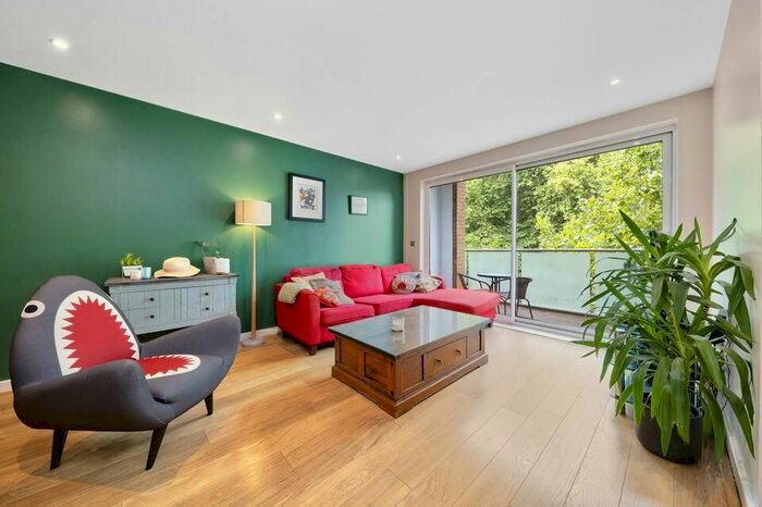 2 Bedroom Flat To Rent In East Dulwich Road, London, SE22