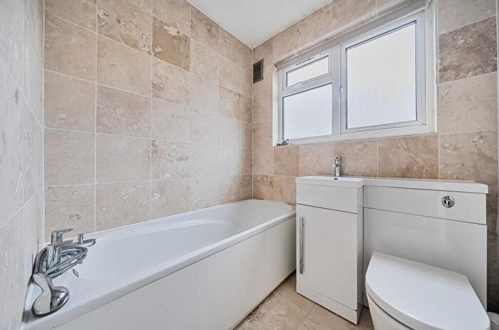 4 Bedroom Detached House For Sale In Thorold Road, Chandler's Ford, Eastleigh, SO53