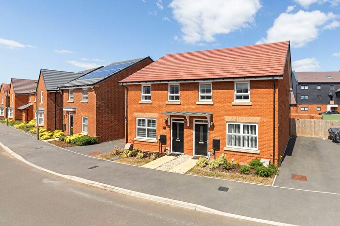 3 Bedroom Semi-Detached House For Sale In Hathaways, Abingdon, OX14