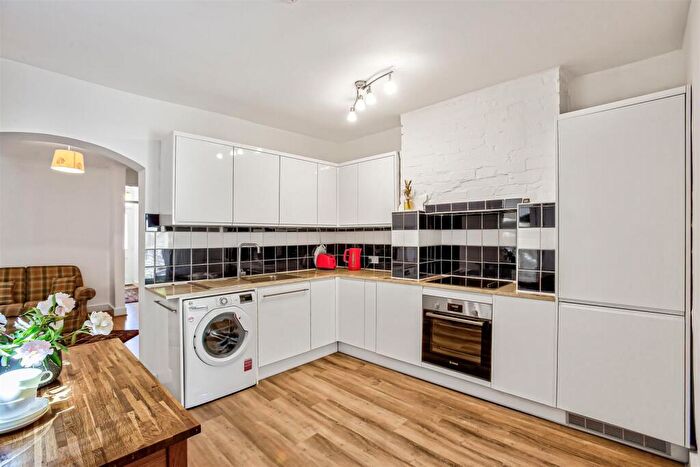 2 Bedroom Maisonette To Rent In Avondale, Mortlake, SW14