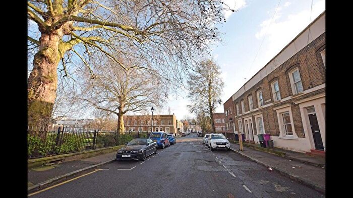 1 Bedroom Flat For Sale In Carlton Square Conservation Area, Stepney Green, E1