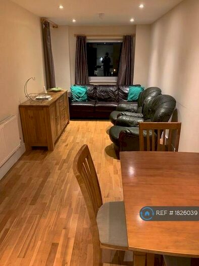 2 Bedroom Flat To Rent In Raphael House, Ilford, IG1