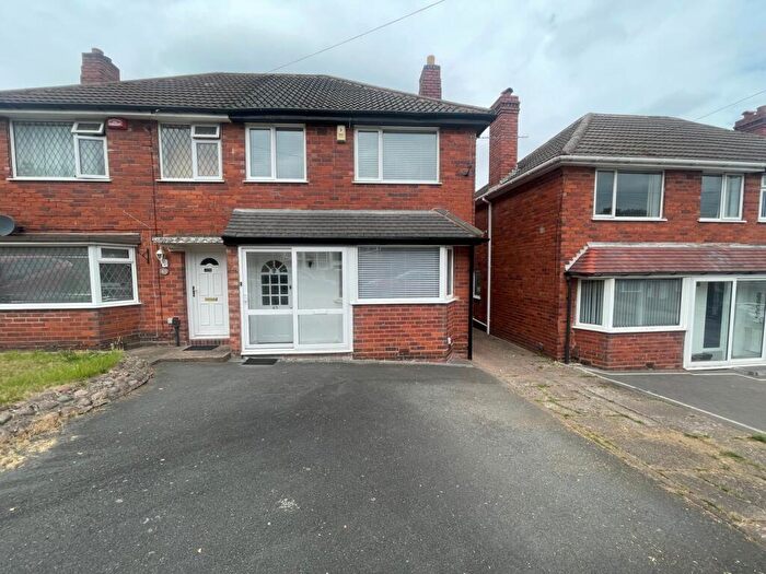 3 Bedroom Semi-Detached House To Rent In Holmesfield Road, Great Barr, Birmingham, B42