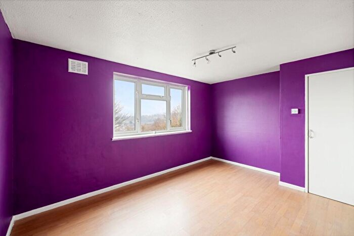 2 Bedroom Flat For Sale In Napier Road, Dover, CT16