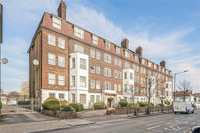 3 Bedroom Flat For Sale In Sidmouth Road, Willesden Green, NW2