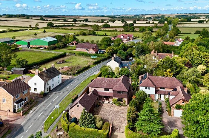 5 Bedroom Detached House For Sale In Station Road, Tilbrook, PE28