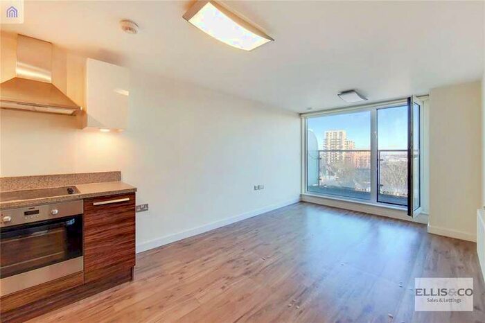 2 Bedroom Flat To Rent In The Green, Southall UB2