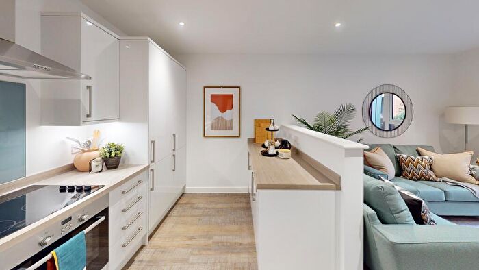 2 Bedroom Apartment To Rent In Queensway, Southampton, Hampshire, SO14