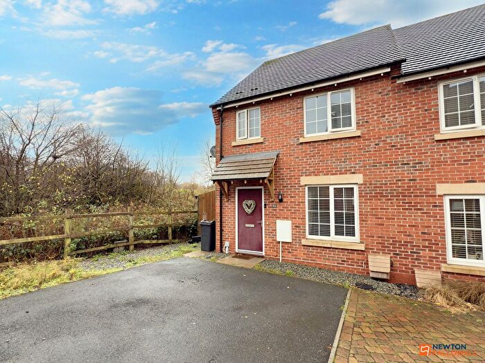 3 Bedroom Semi-Detached House For Sale In Blackham Road, Hugglescote, LE67