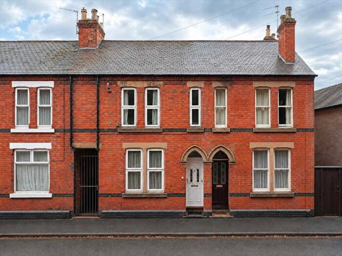 3 Bedroom Town House For Sale In Vicarage Lane, Nottingham, NG11