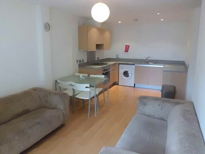 2 Bedroom Flat To Rent In Apt Dain Court, B29