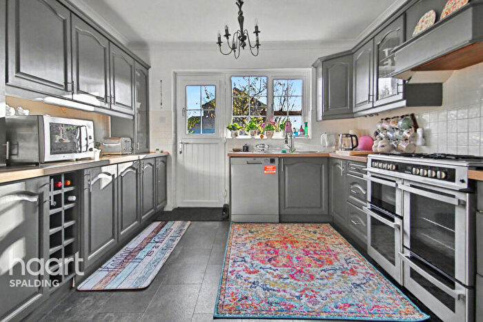 4 Bedroom Detached House For Sale In Spalding Road, Holbeach, PE12