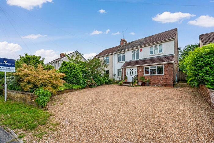 5 Bedroom Semi-Detached House For Sale In White Dirt Lane, Clanfield, PO8