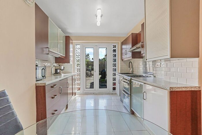 1 Bedroom Flat To Rent In The Vale, East Acton, W3