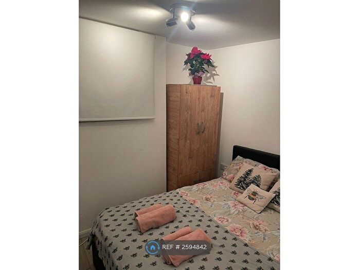 Studio To Rent In Angel Islington, London, N1