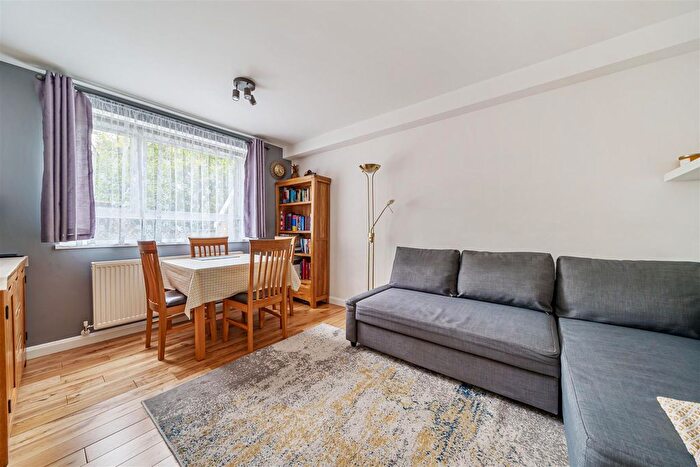 1 Bedroom Flat To Rent In Kingston Hill, Kingston Upon Thames, KT2