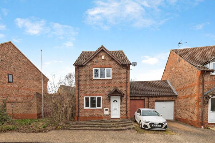 3 Bedroom Detached House For Sale In Lynmouth Crescent, Furzton, Milton Keynes, MK4