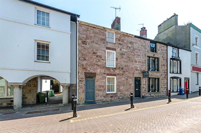 4 Bedroom End Of Terrace House For Sale In Castle Street, Caernarfon, Gwynedd, LL55