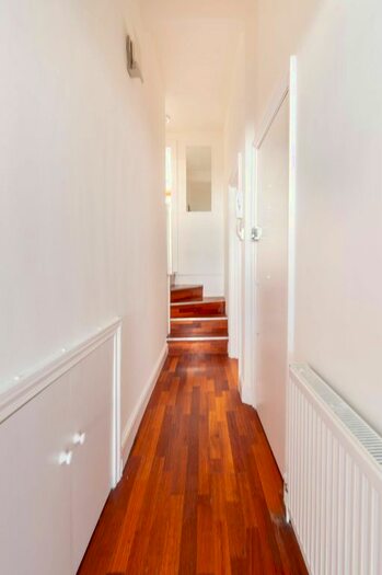 2 Bedroom Flat To Rent In Arundel Gardens, Notting Hill, London, W11