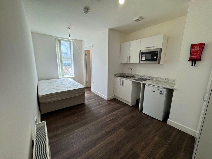 1 Bedroom Studio To Rent In Hanger Lane, Ealing, W5