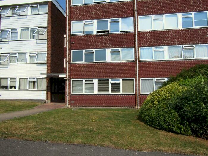 2 Bedroom Duplex To Rent In Long Green, Chigwell, Essex, IG7