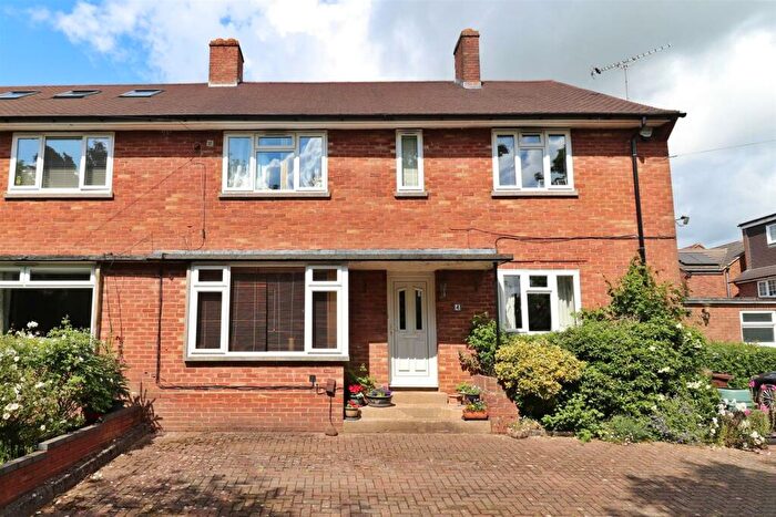 2 Bedroom Maisonette For Sale In Blenkin Close, St. Albans, AL3