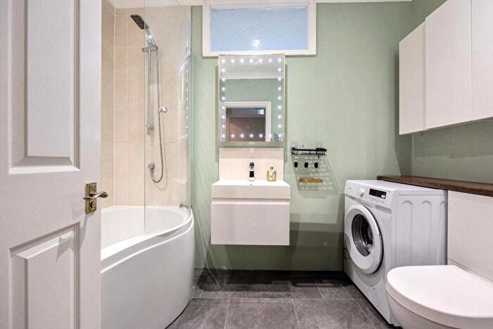 1 Bedroom Apartment For Sale In St. Aubyns, Hove, BN3