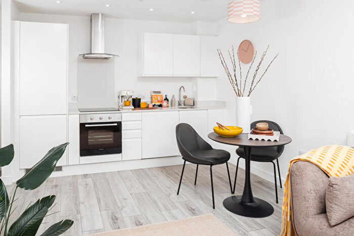 1 Bedroom Apartment To Rent In Kirkstall Road, Leeds, West Yorkshire, LS3