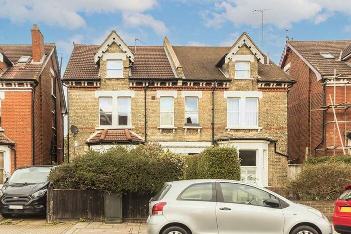 5 Bedroom Property To Rent In Gleneldon Road, London, SW16